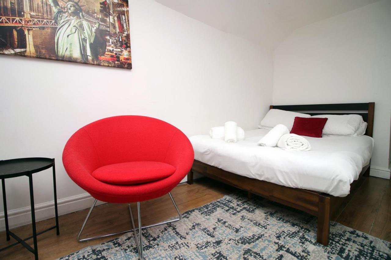 Lovely Studio Flat With Free Parking - Near To City Center 斯旺西 外观 照片