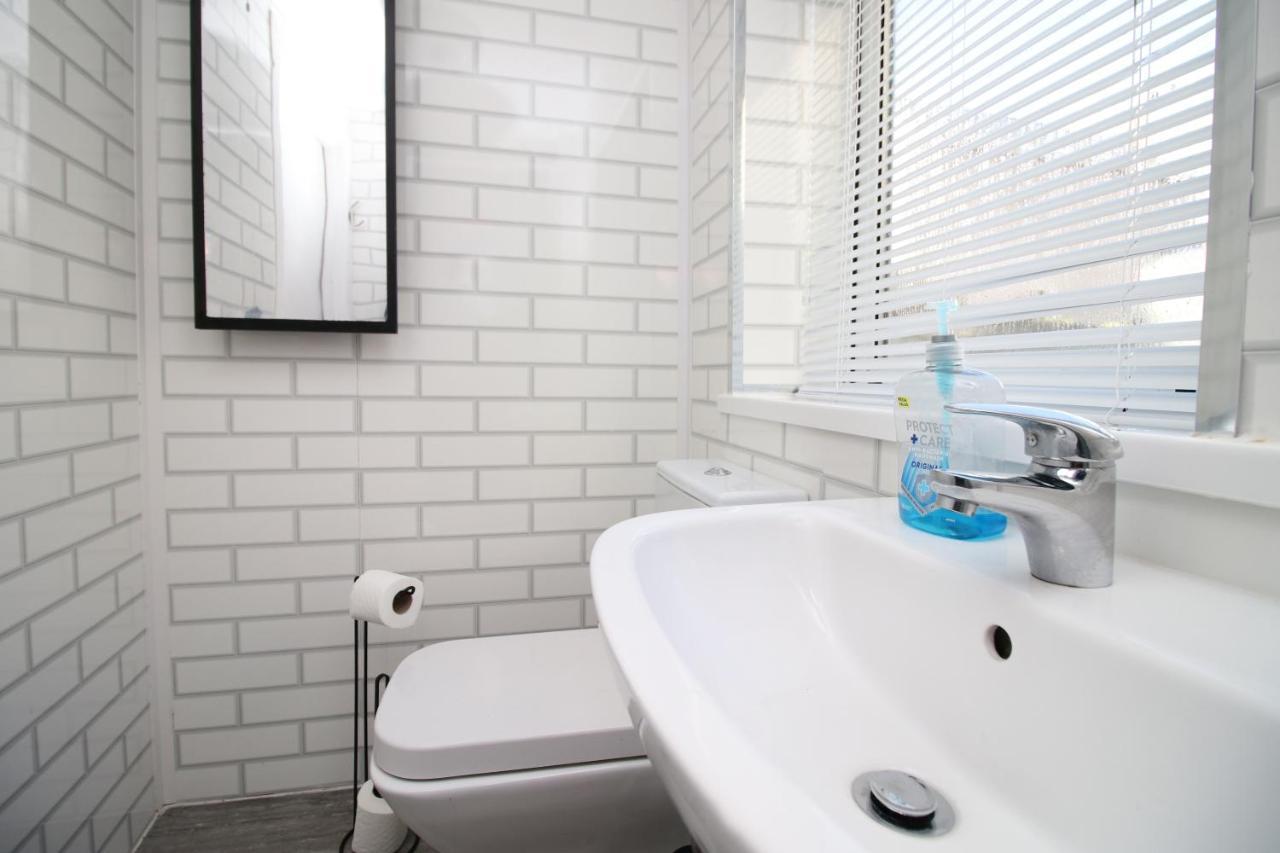 Lovely Studio Flat With Free Parking - Near To City Center 斯旺西 外观 照片